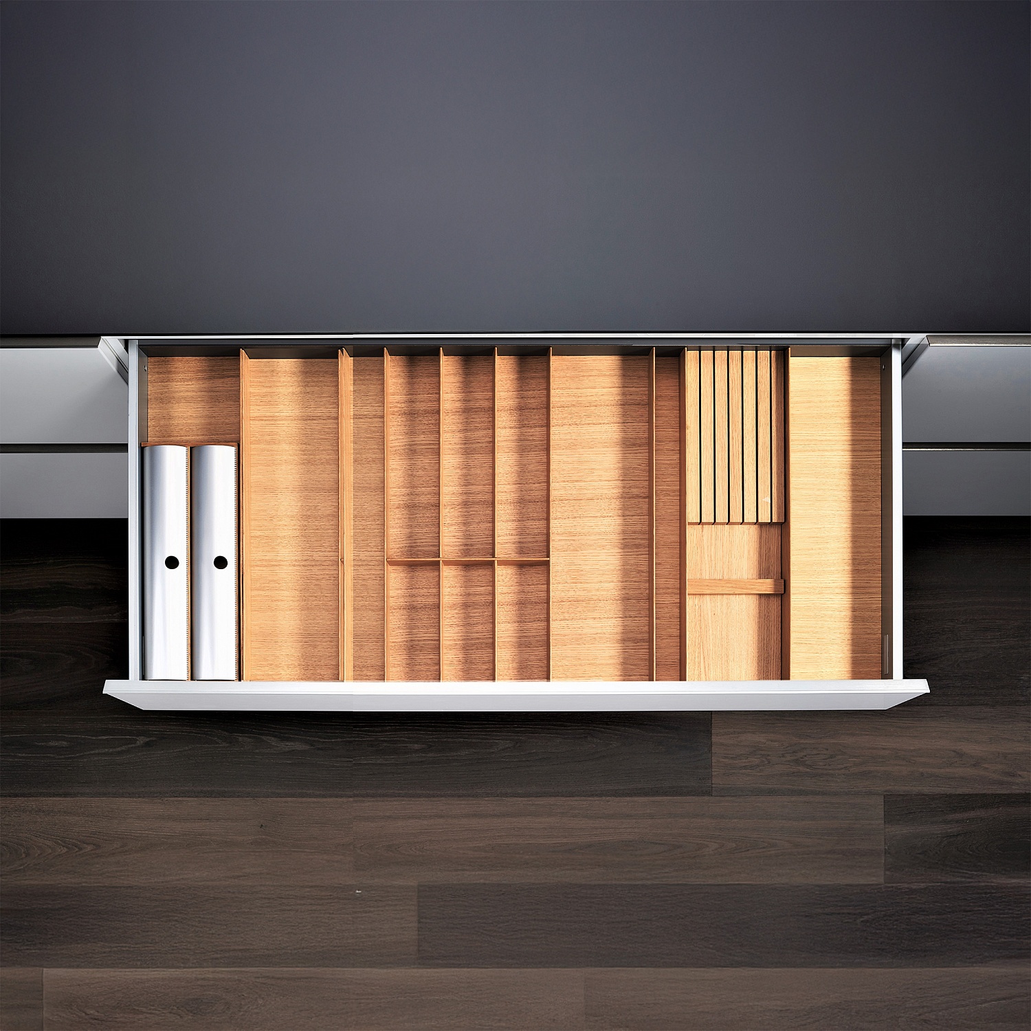 КОМПЛЕКТ лоток + держатели для фольги и для ножей, ФайнЛайн Линик 1000-1200 мм, глубина 500 мм, цвет ДУБ натуральный Kessebohmer