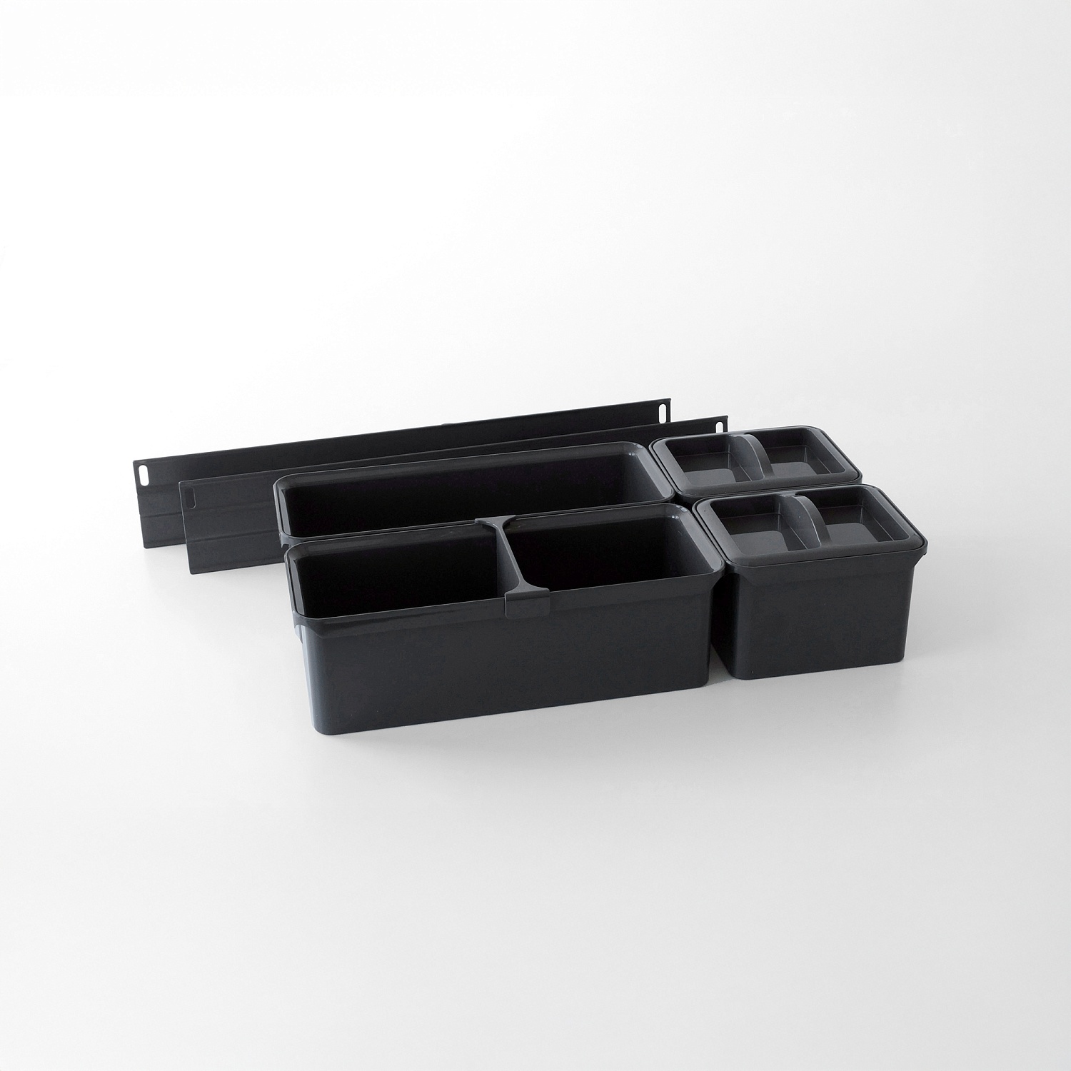 Набор емкостей №3 Юбокс, Диспенса / Диспенса Джуниор 300 мм, 2хбокса 1л., 2хбокса 2.1 л., 1хделитель, 2хкрышки, цвет АНТРАЦИТ Kessebohmer | официальный магазин